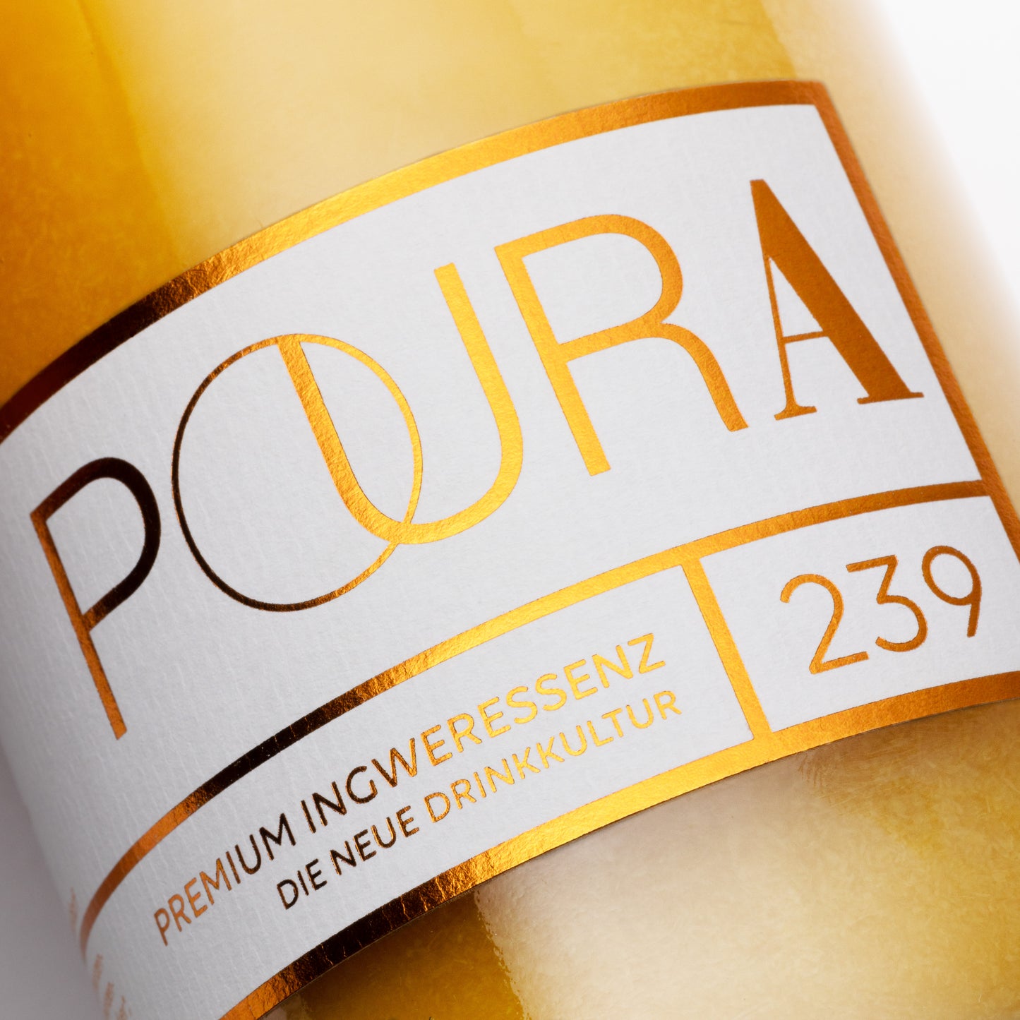 POURA Premium Ingwer Essenz mit 100% natürlichen Zutaten – bio, vegan & glutenfrei. Ideal für gesunde Drinks und Shots.