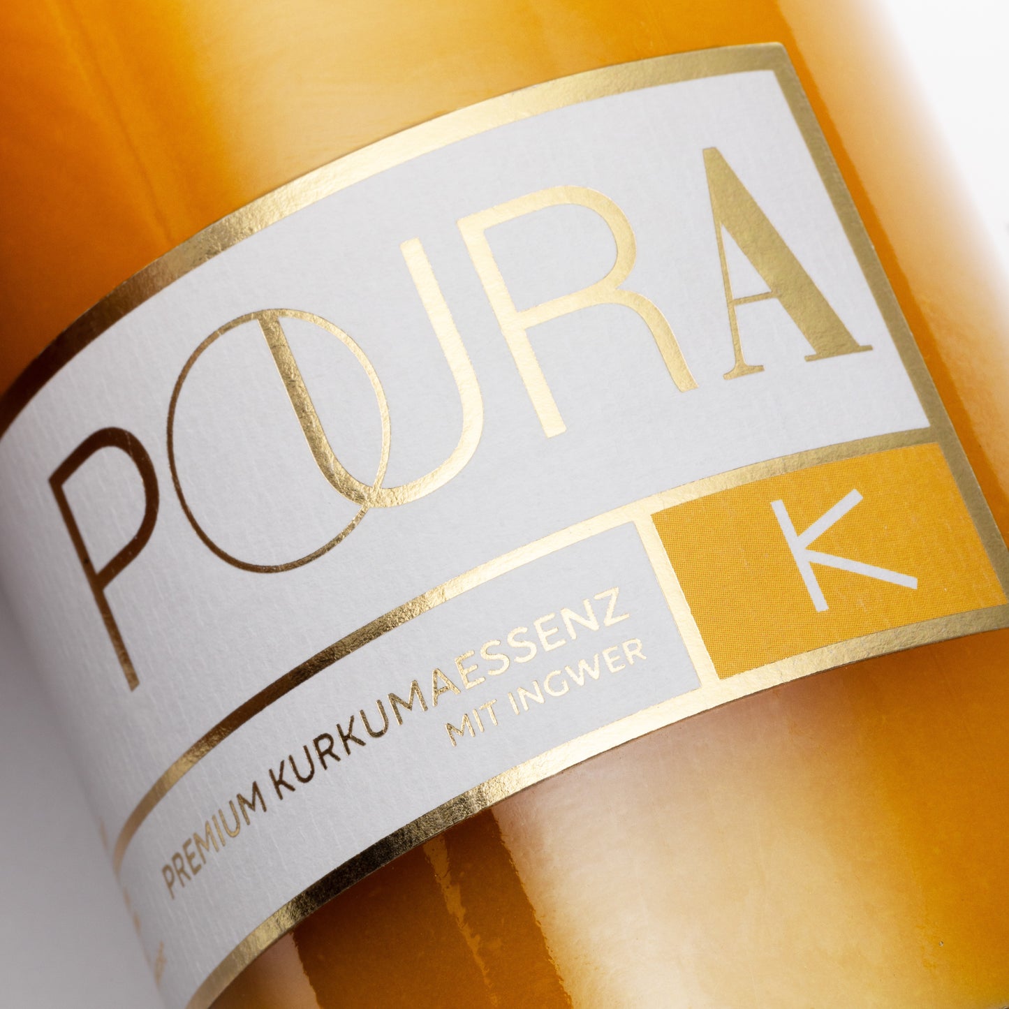 POURA Premium Kurkuma Essenz mit 100% natürlichen Zutaten – bio, vegan & glutenfrei. Ideal für gesunde Drinks und Shots.